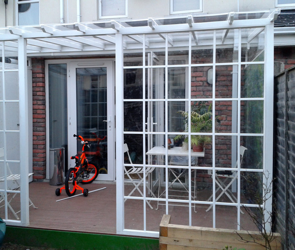 And here you have it a beautiful conservatory made from free materials ...